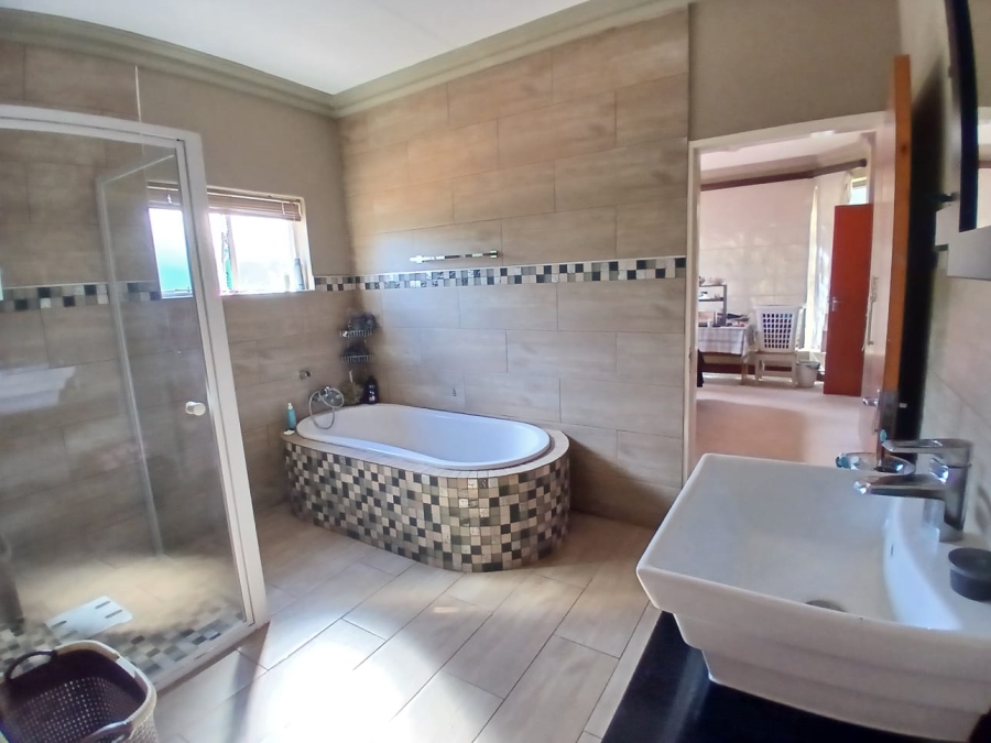5 Bedroom Property for Sale in Kuruman Northern Cape